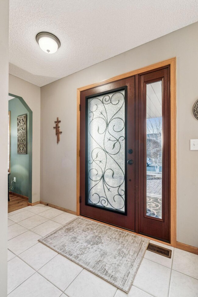 6628 Clearwater Creek Dr, Hugo, MN 55038 - photo 3