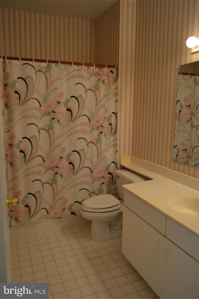 8815 Groffs Mill Dr unit 8815, Owings Mills, MD 21117 - photo 7