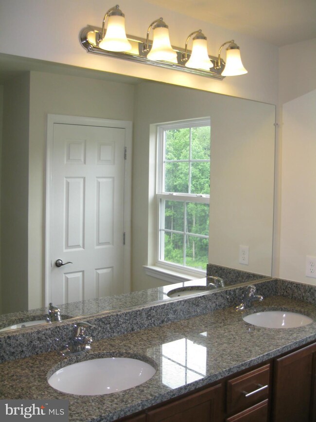 2986 Rittenhouse Cir, Fairfax, VA 22031 - photo 7