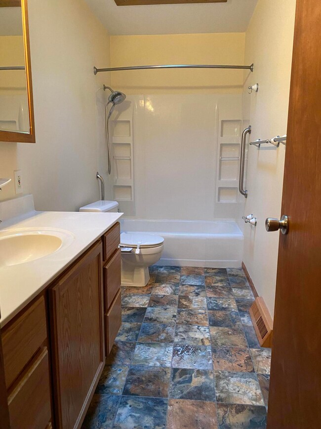 Main level bath