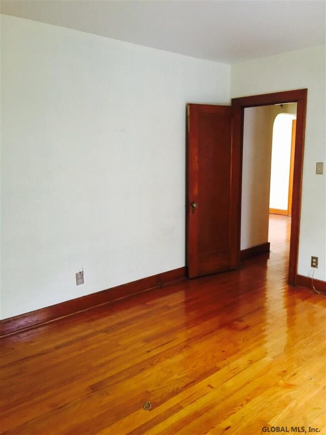24 Van Buren St, Albany, NY 12206 - photo 4