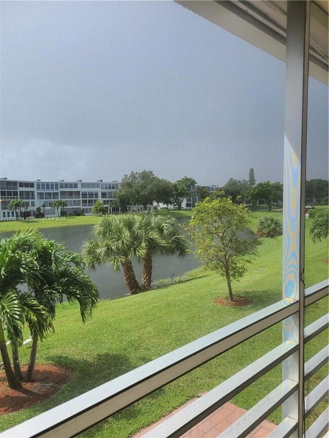 82 Oakridge G unit 82, Deerfield Beach, FL 33442 - photo 4