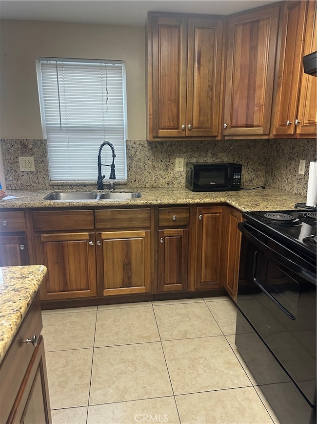 Clean Kitchen with dual stainless sinks