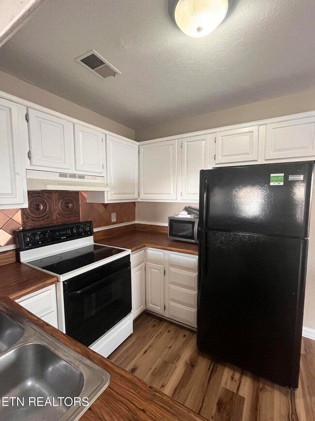 7666 Chatham Cir NW, Knoxville, TN 37909 - photo 6