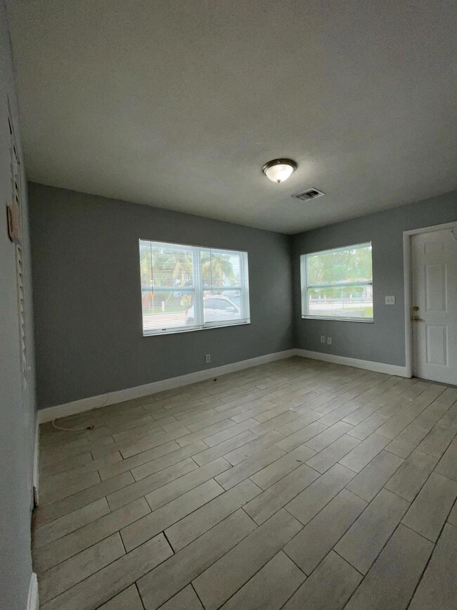 3011 Windsor Ave unit 1, West Palm Beach, FL 33407 - photo 6