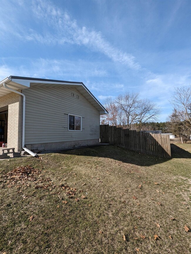 106 Donald St, Camp Douglas, WI 54618 - photo 4