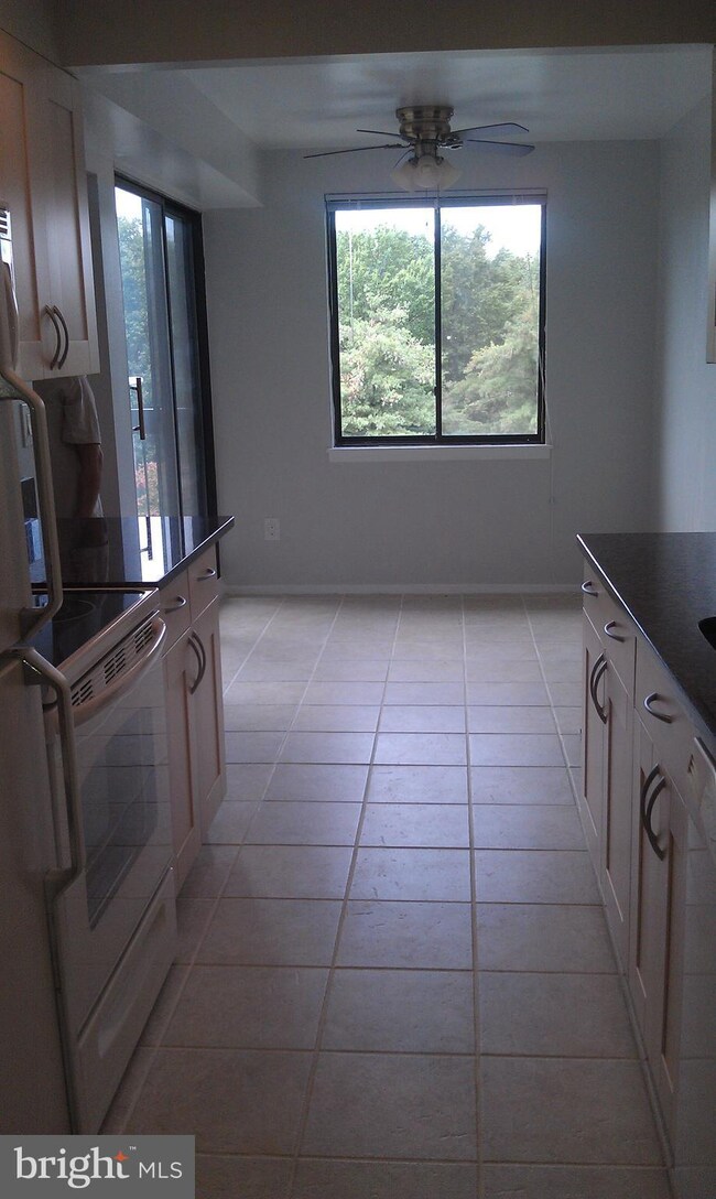 Treebrooke unit 512, Oakton, VA 22124 - photo 4