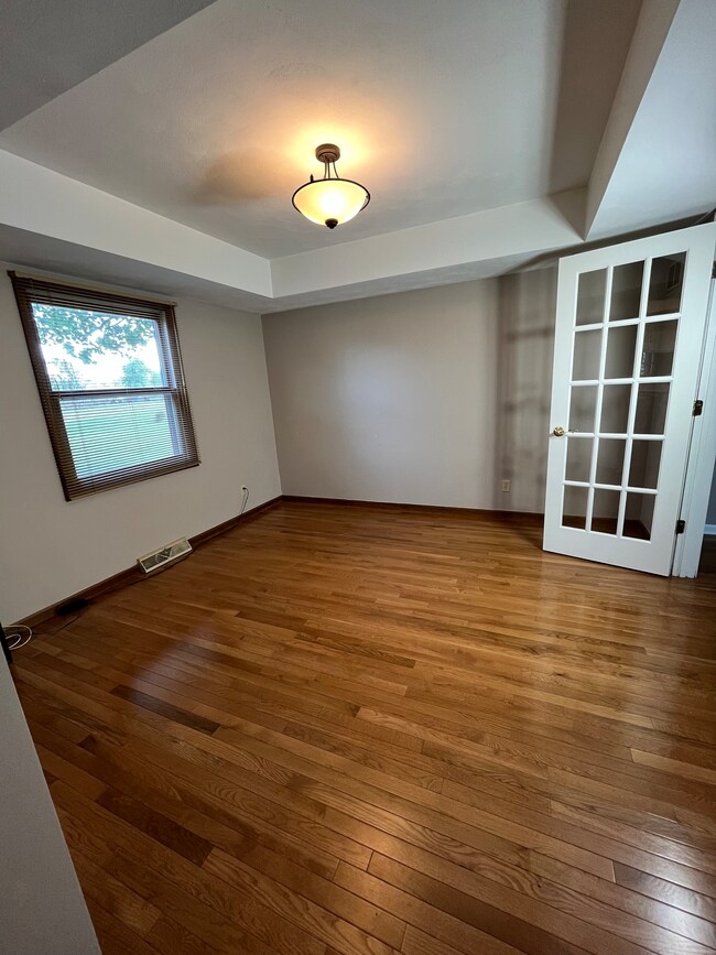 4740 Woodcrest Dr, Columbus, IN 47203 - photo 5