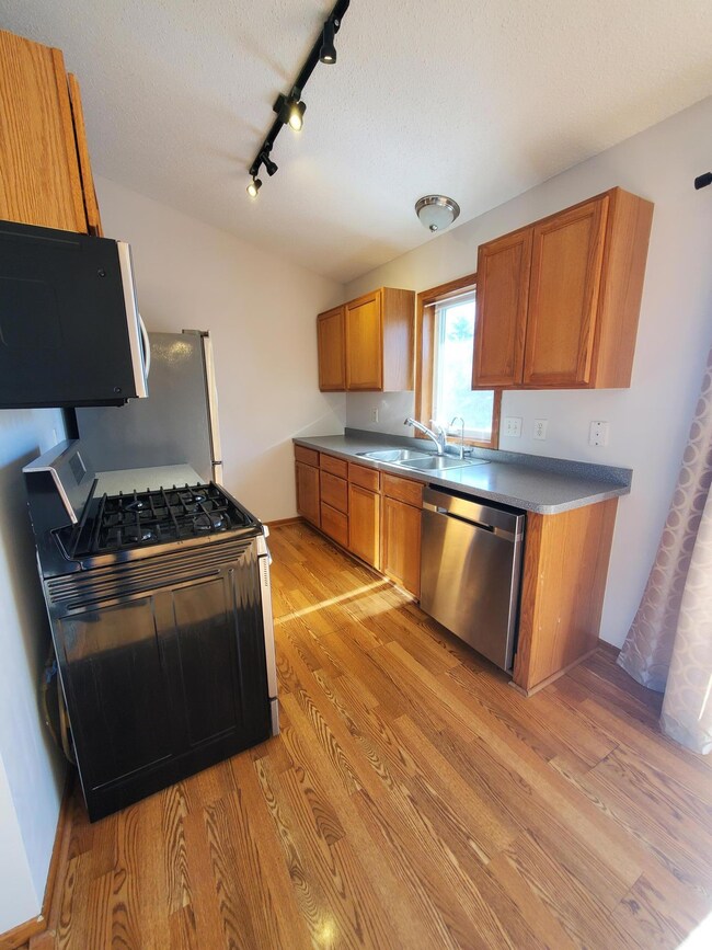 1852 Downing Ave, Shakopee, MN 55379 - photo 2