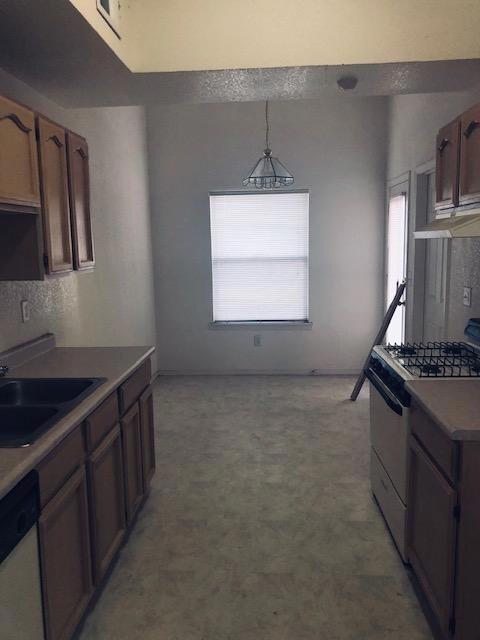 14305 Thayer Pease Ave, Horizon City, TX 79928 - photo 4