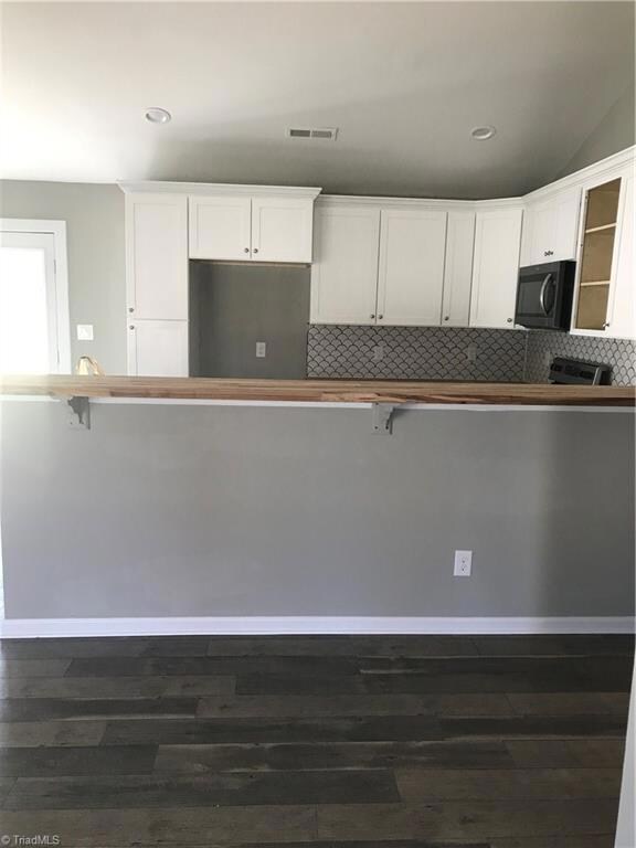 Looking into the ALL NEW Kitchen from the LR.