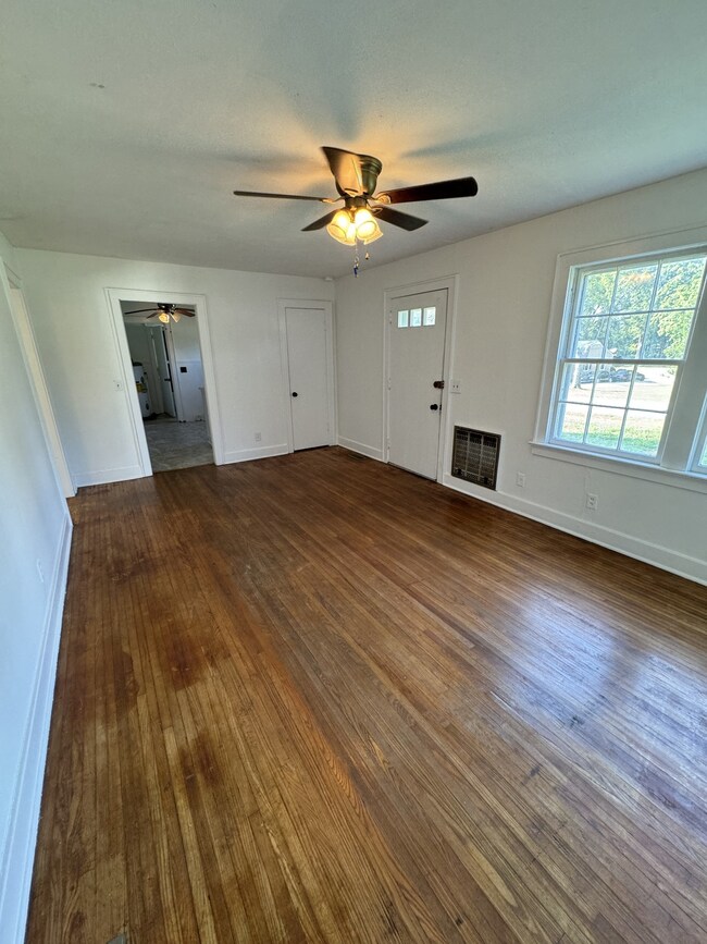 104 Lafayette St, Shelbyville, TN 37160 - photo 4