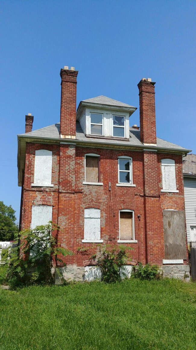 913-915 Fulton backside