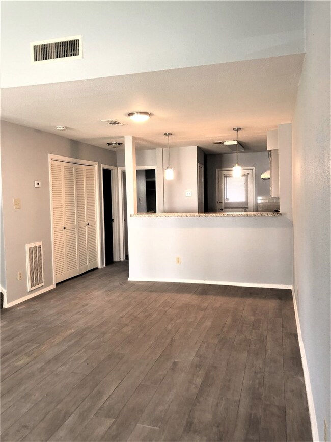 7813 Challie Ln unit 7813, Houston, TX 77088 - photo 5