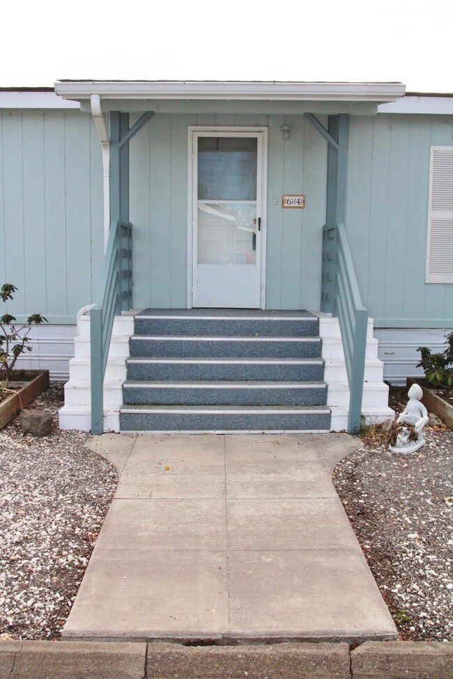 4200 Summers Ln unit 64, Klamath Falls, OR 97603 - photo 5