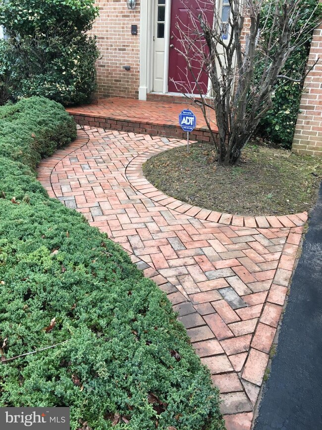 15513 Quince Ridge Ln, North Potomac, MD 20878 - photo 2