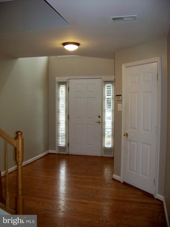 12117 Sutton Ln, Bowie, MD 20720 - photo 3