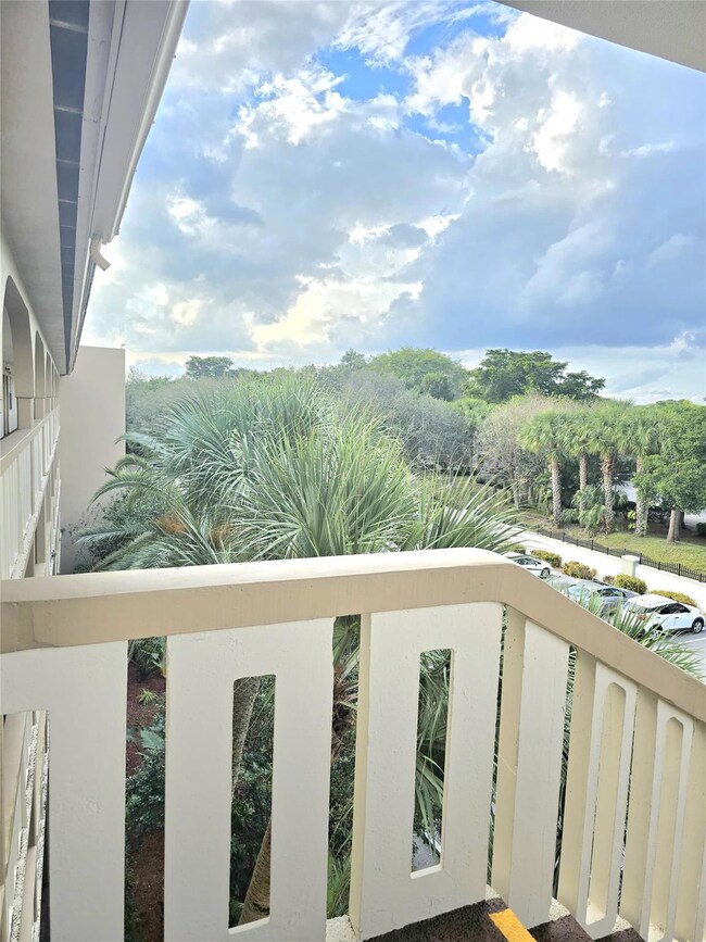 2305 Lucaya Ln unit B4, Coconut Creek, FL 33066 - photo 2