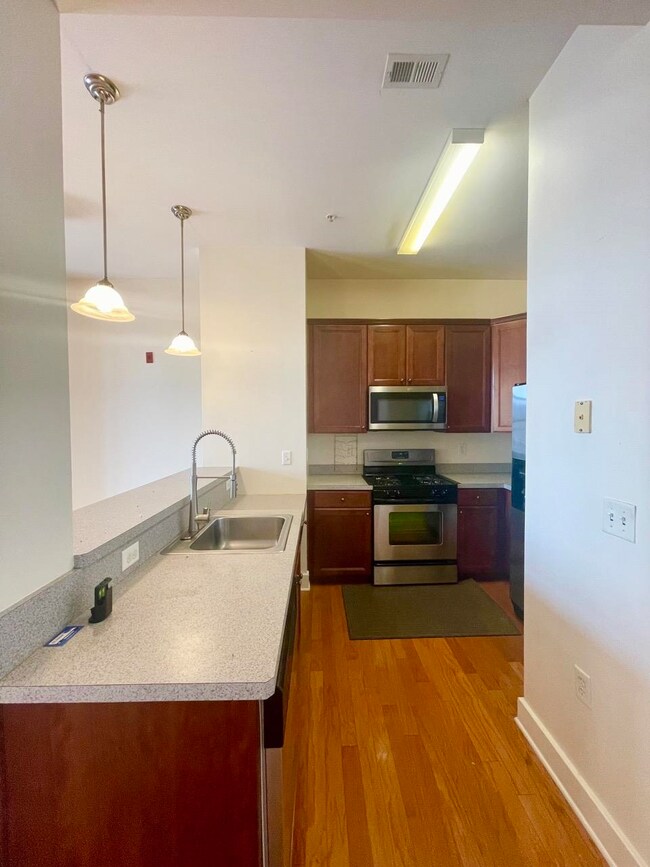 3 Greenwich Dr unit 108, Jersey City, NJ 07305 - photo 4