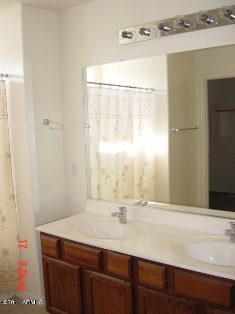 Master Bath - dual sinks