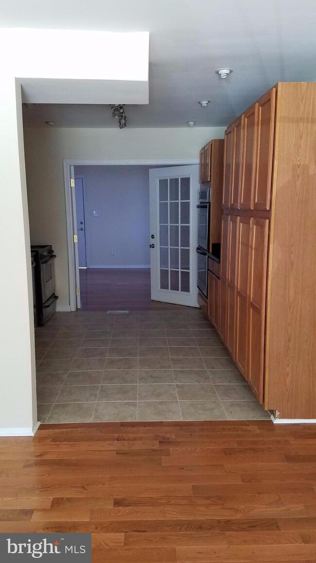 911 Clovis Ave, Capitol Heights, MD 20743 - photo 2