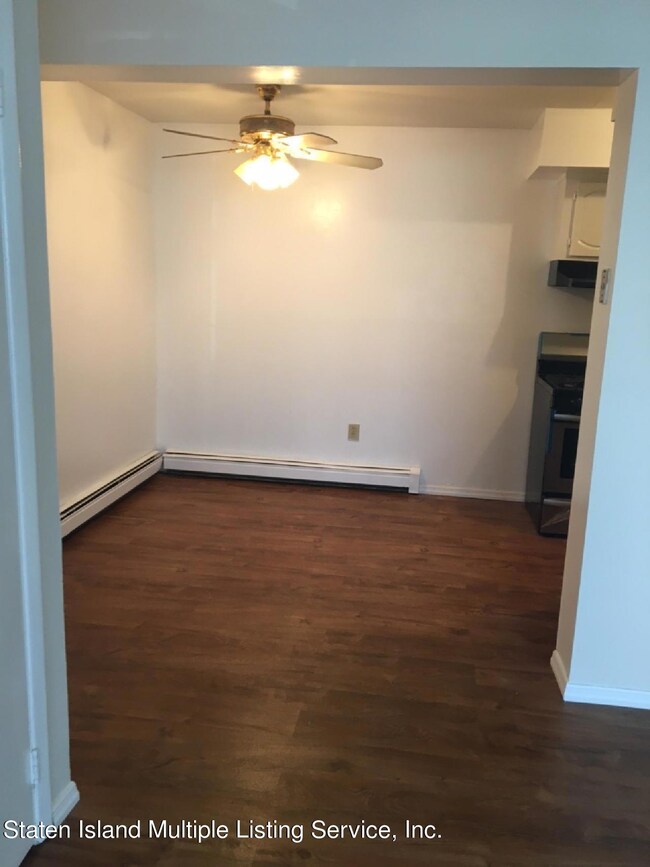 68 Daffodil Ln unit 111, Staten Island, NY 10314 - photo 2