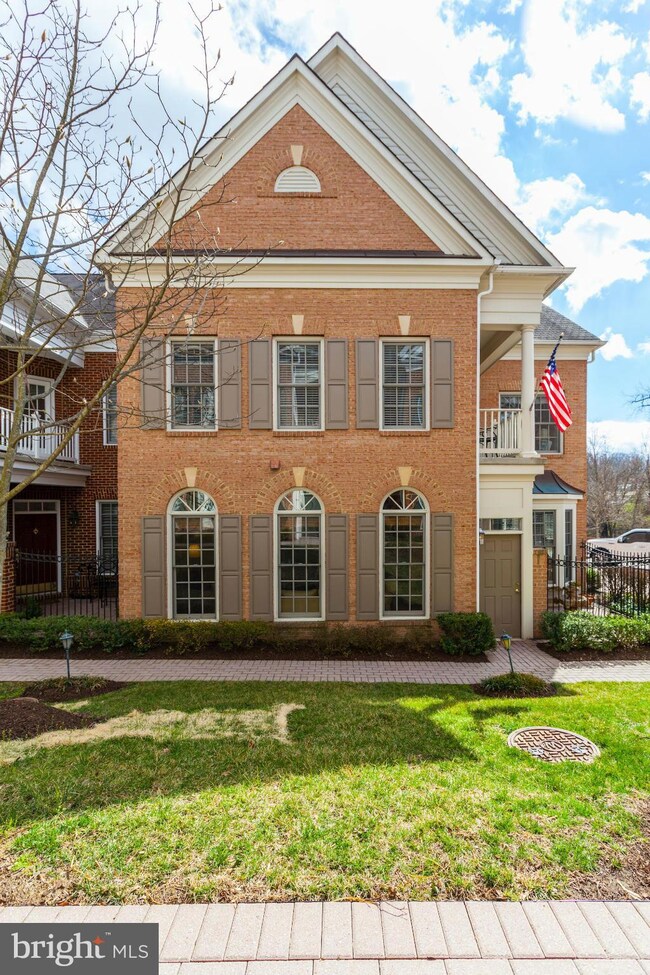 8501 Gavin Manor Ct, Chevy Chase, MD 20815 - photo 2