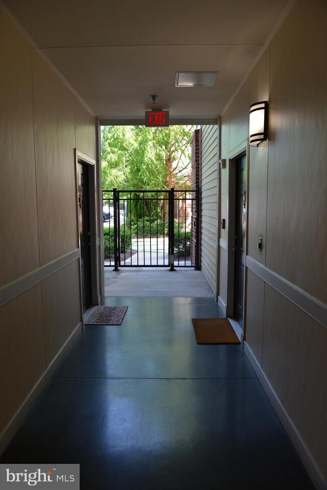 12900 Centre Park Cir unit 103, Herndon, VA 20171 - photo 6