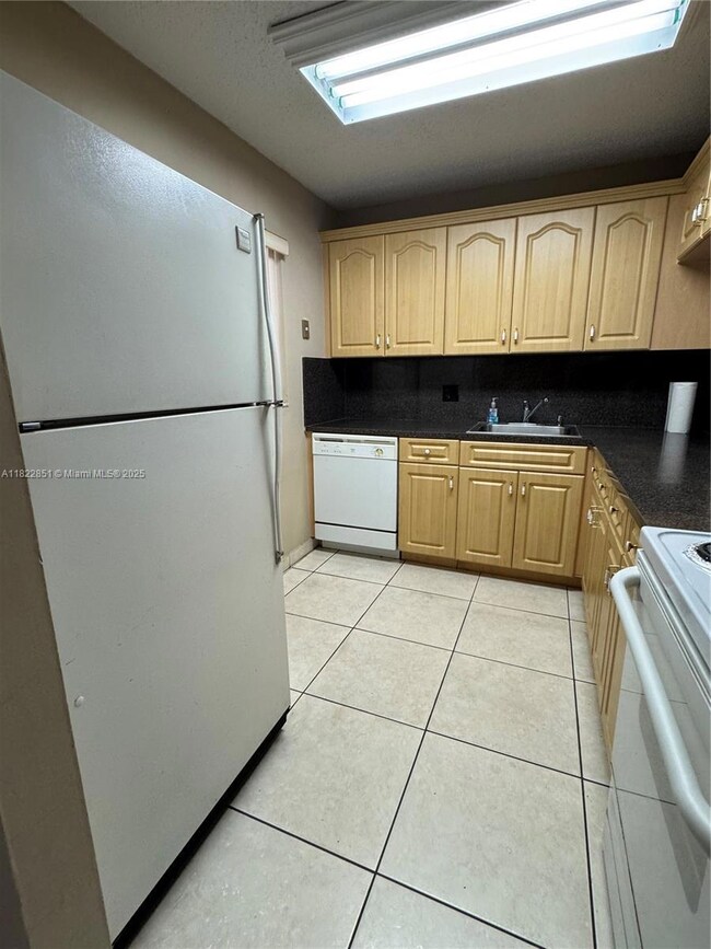 7747 SW 86th St unit D-206, Miami, FL 33143 - photo 6