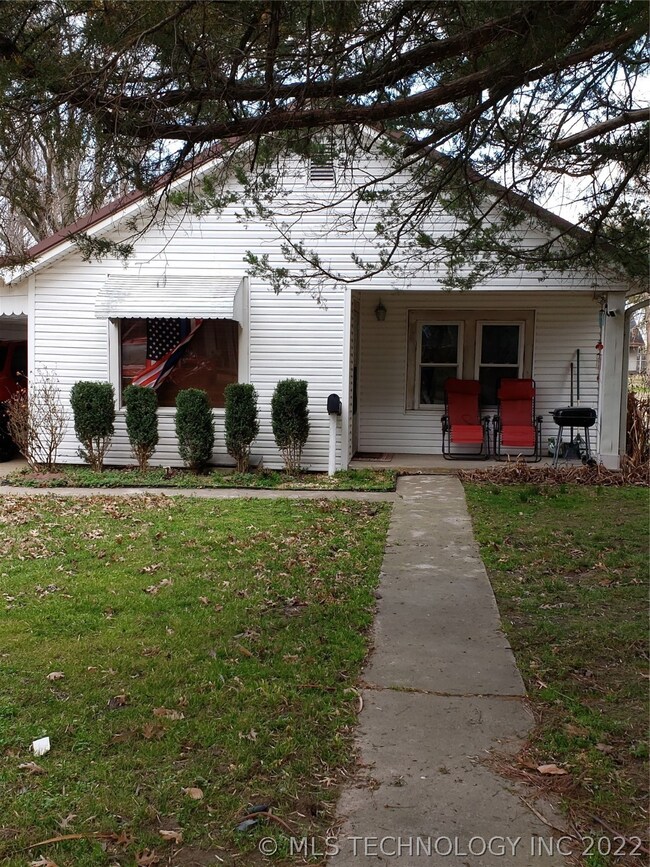 215 S 3rd St, Eufaula, OK 74432 - photo 4