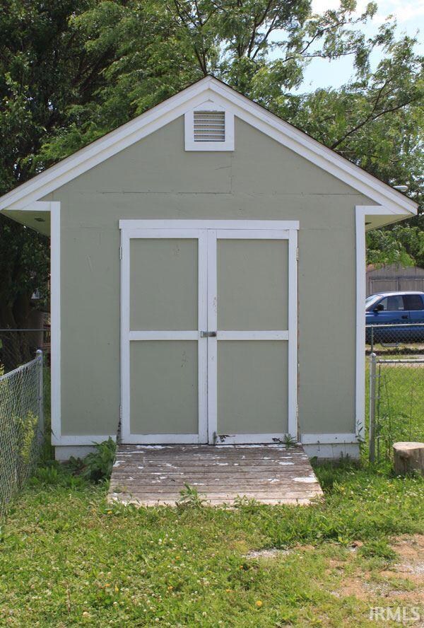 213 Center St, Auburn, IN 46706 - photo 2