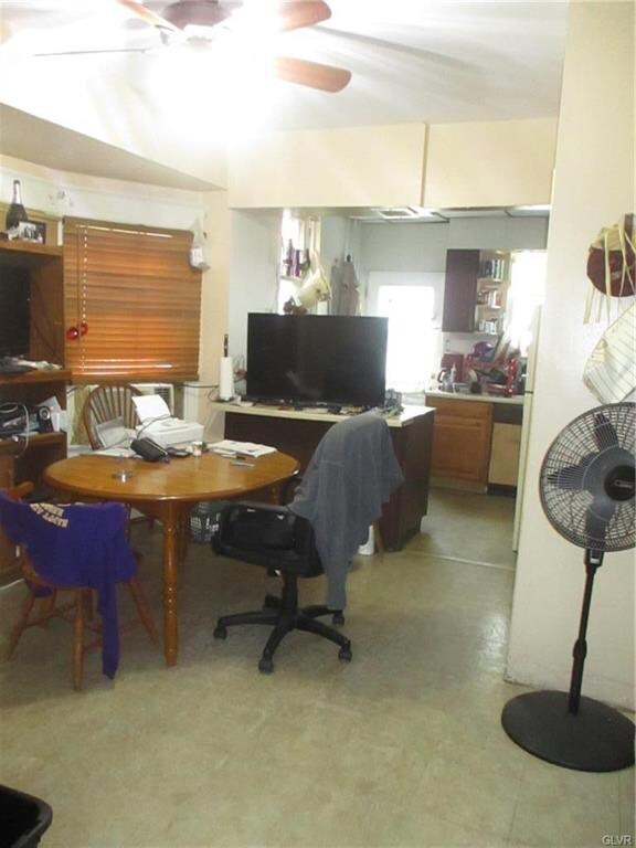 Dining room/ kitchen