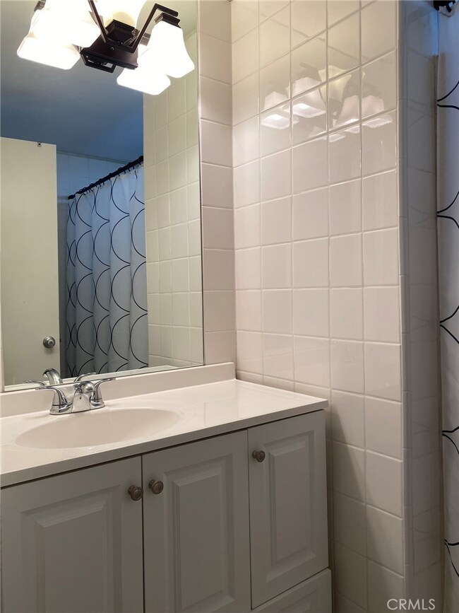 16473 Green Tree Blvd unit 33, Victorville, CA 92395 - photo 6