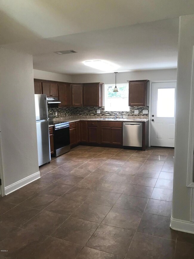 622 W Old Pass Rd, Long Beach, MS 39560 - photo 4