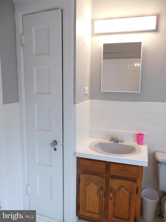 215 S Easton Rd unit 2ND FLOOR APT., Glenside, PA 19038 - photo 7