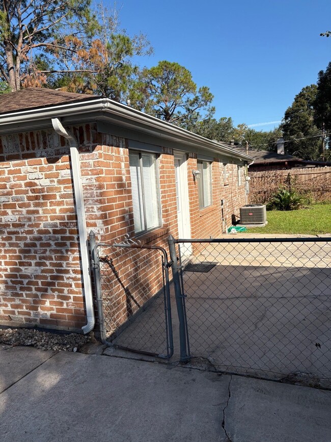 744 Dezso Dr, Alvin, TX 77511 - photo 3