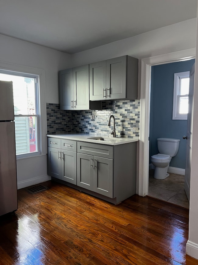 1248 Pembroke St, Bridgeport, CT 06608 - photo 5