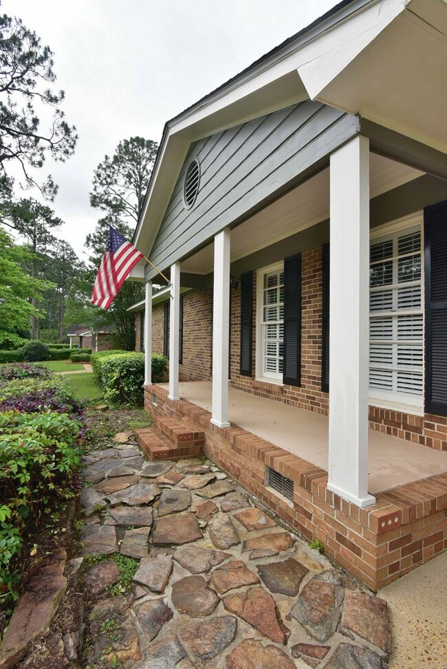 1813 W Lakeridge Dr, Albany, GA 31707 - photo 3