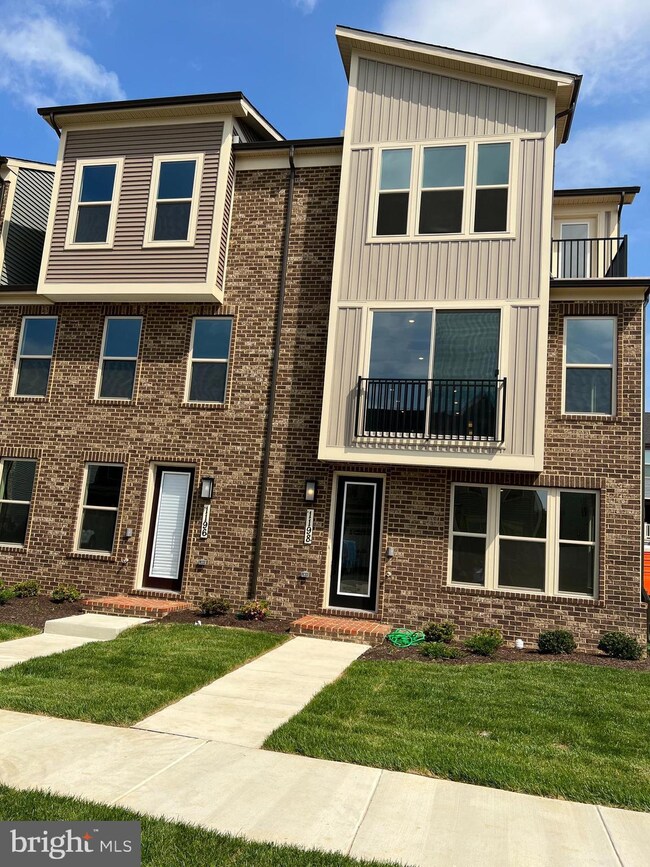 1198 Patuxent Greens Dr, Laurel, MD 20708 - photo 2