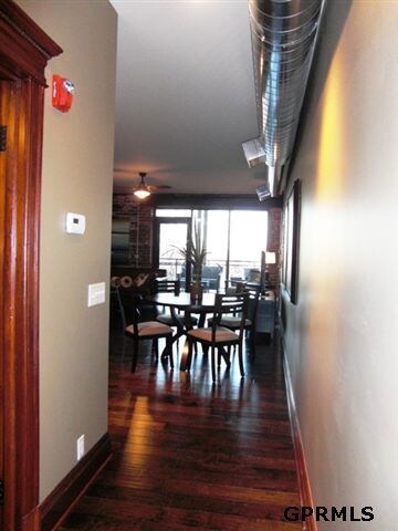 9.5' ceilings throughout.