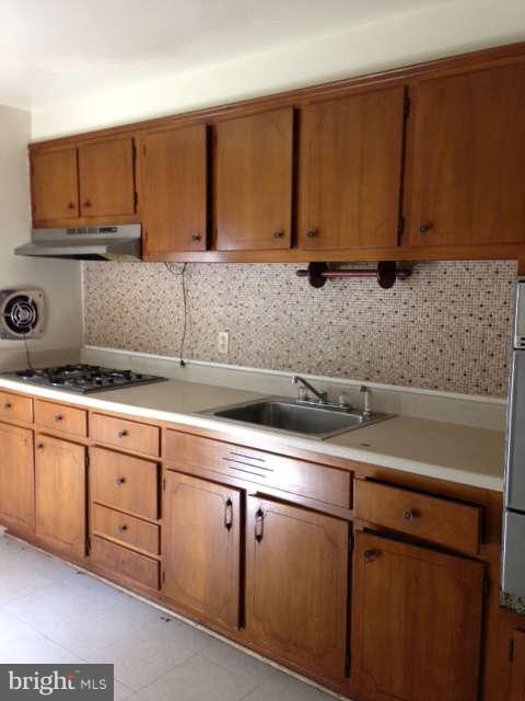 923 Circle Dr, Halethorpe, MD 21227 - photo 6