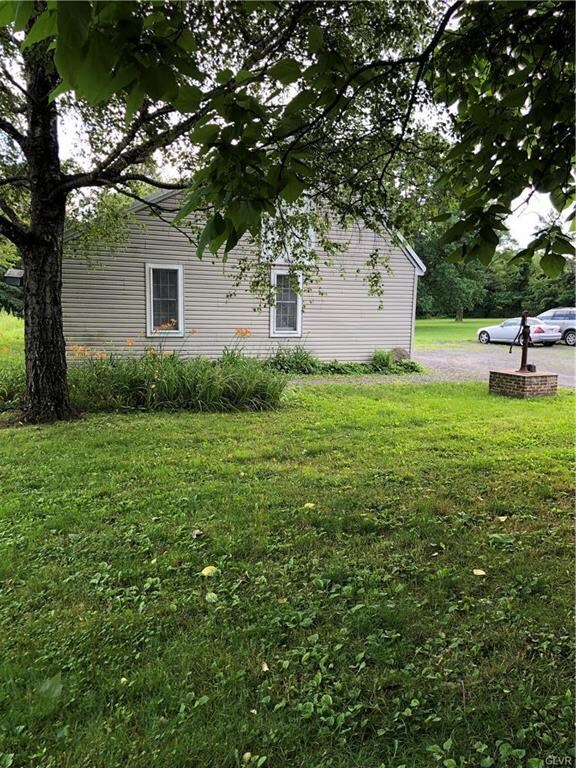 241 Middletown Rd, Pen Argyl, PA 18072 - photo 3