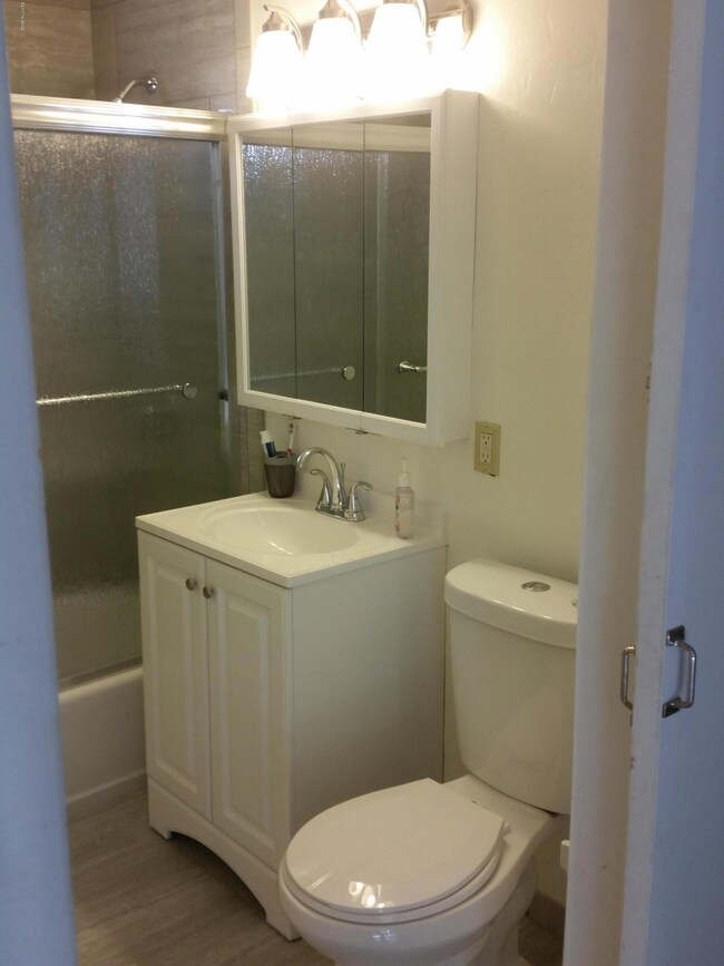 1631 Lester bath r