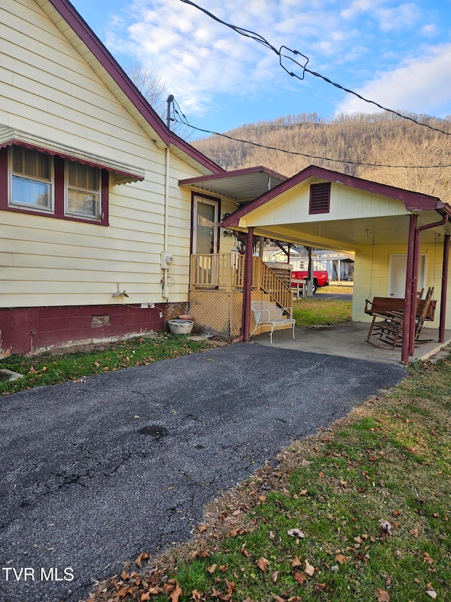 2015 4th Ave E, Big Stone Gap, VA 24219 - photo 3