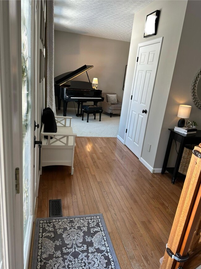 8 Entryway to left