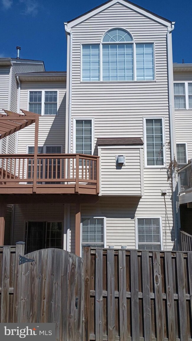 42927 Shelbourne Square, Chantilly, VA 20152 - photo 3