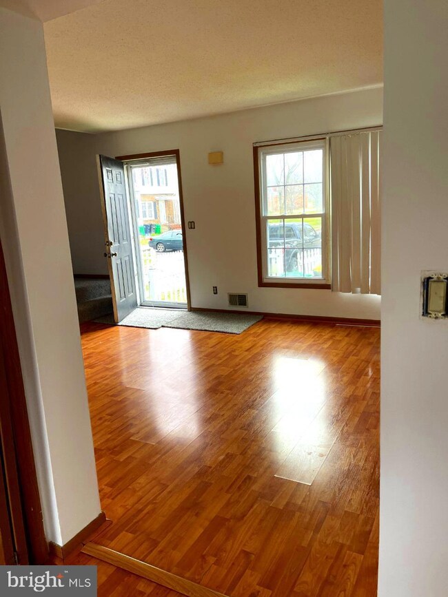 6712 Hawthorne St, Hyattsville, MD 20785 - photo 4