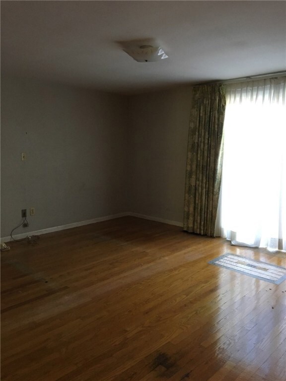 1005 Greenwich Ave, Warwick, RI 02886 - photo 5