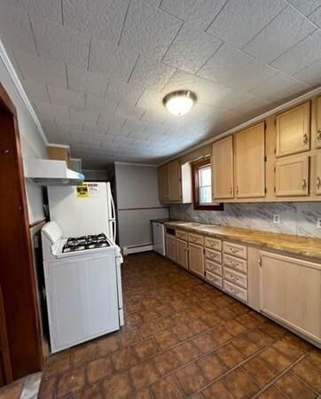 130 Maple Ave unit 1, Bridgewater, MA 02324 - photo 2