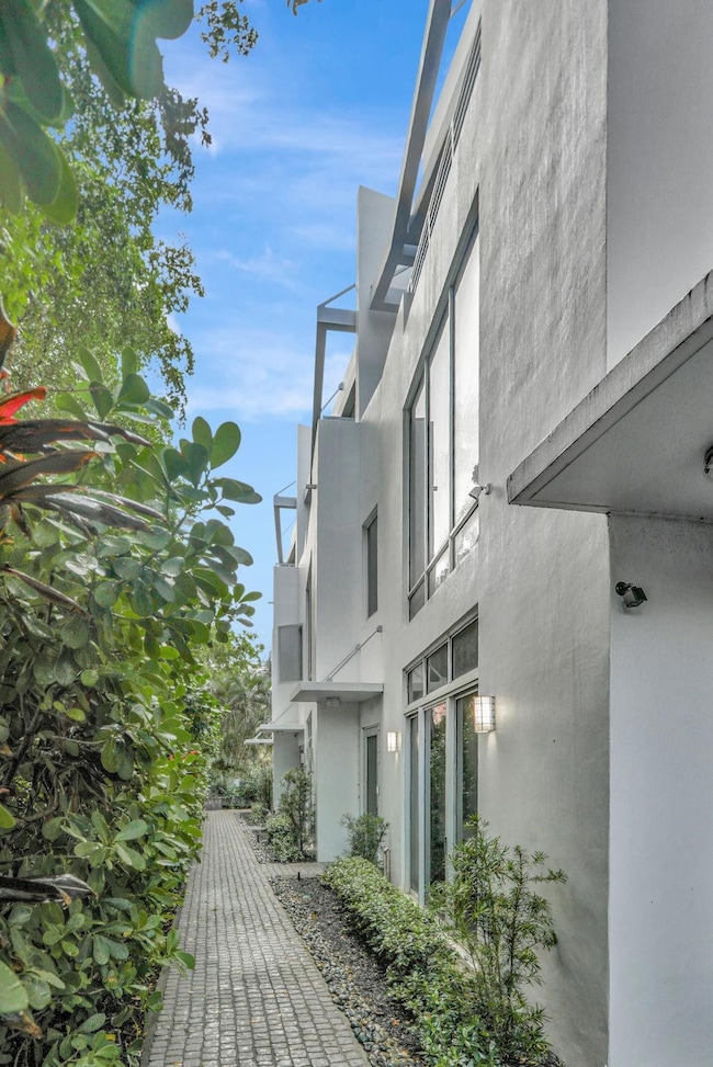 3266 NE 15th St, Pompano Beach, FL 33062 - photo 2